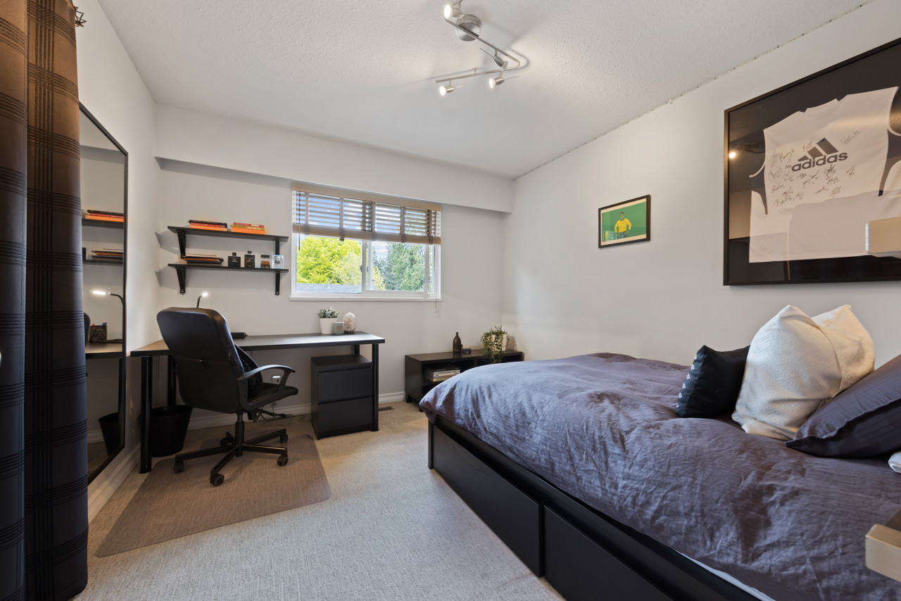 2275 Ennerdale Road, North Vancouver, BC. 24