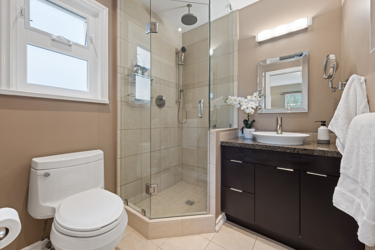 2275 Ennerdale Road, North Vancouver, BC. 22