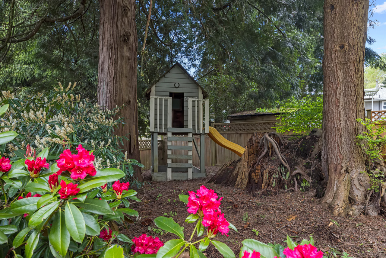 2275 Ennerdale Road, North Vancouver, BC. 35
