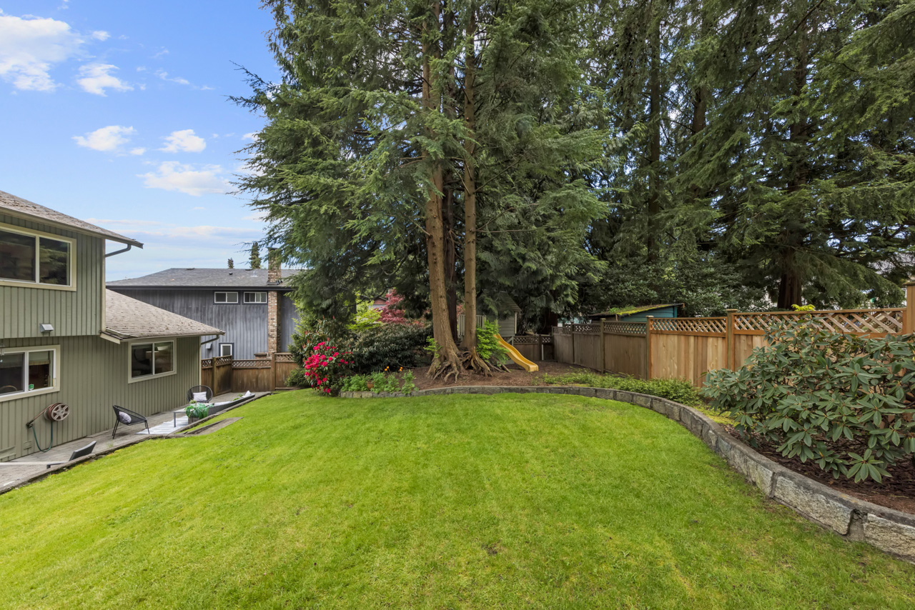 2275 Ennerdale Road, North Vancouver, BC. 31