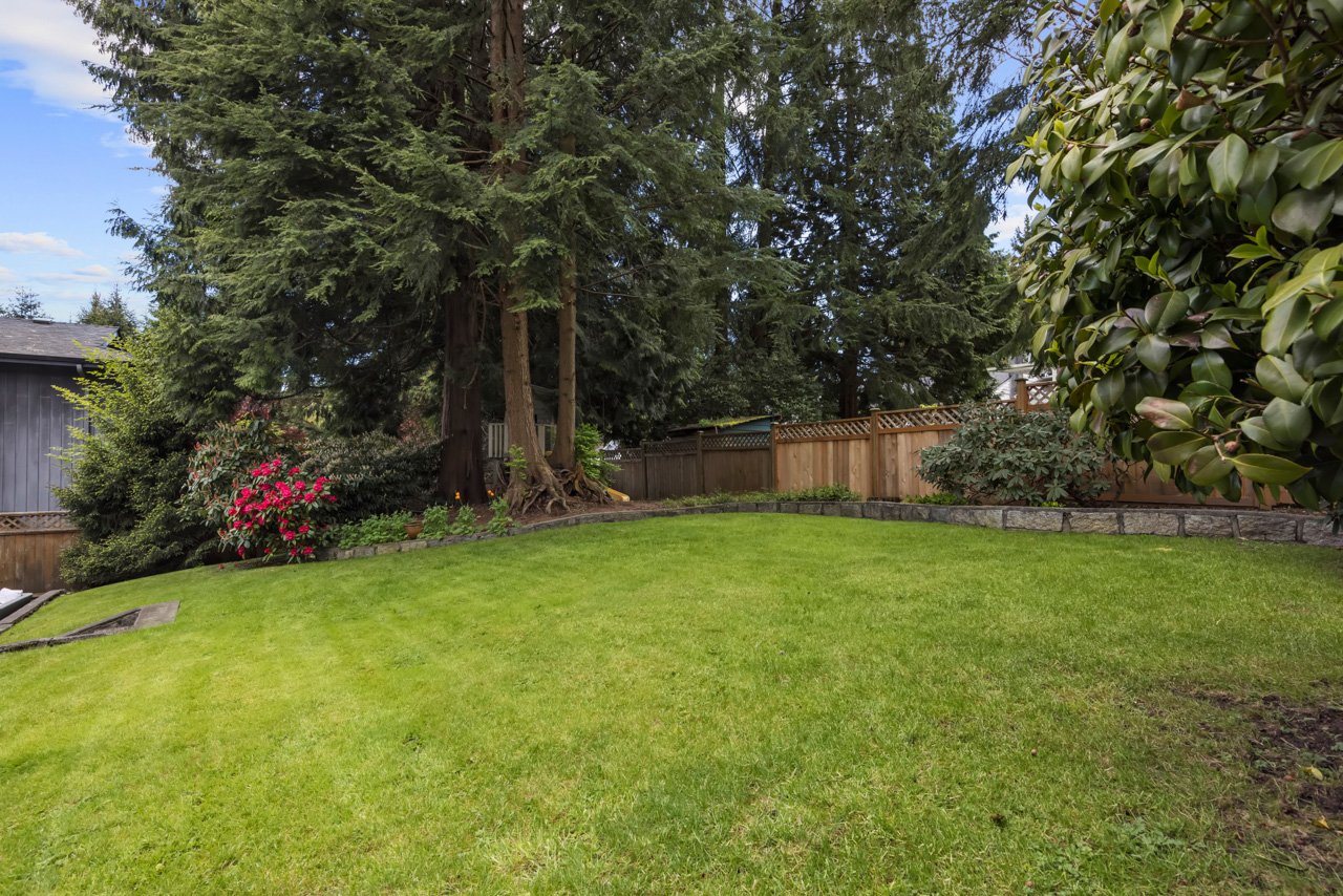2275 Ennerdale Road, North Vancouver, BC. 32