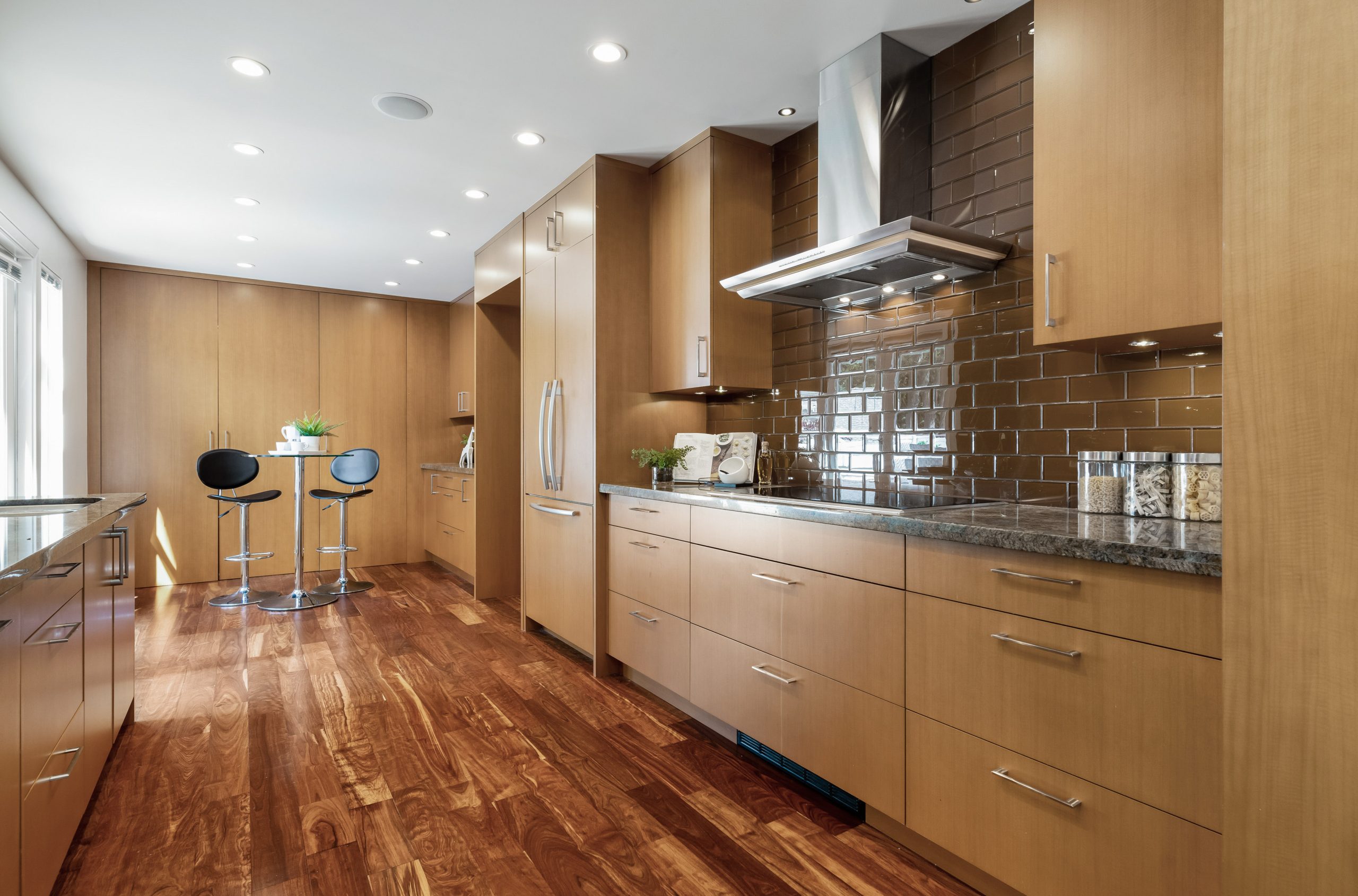 301-3393 CAPILANO CRESCENT, NORTH VANCOUVER 11