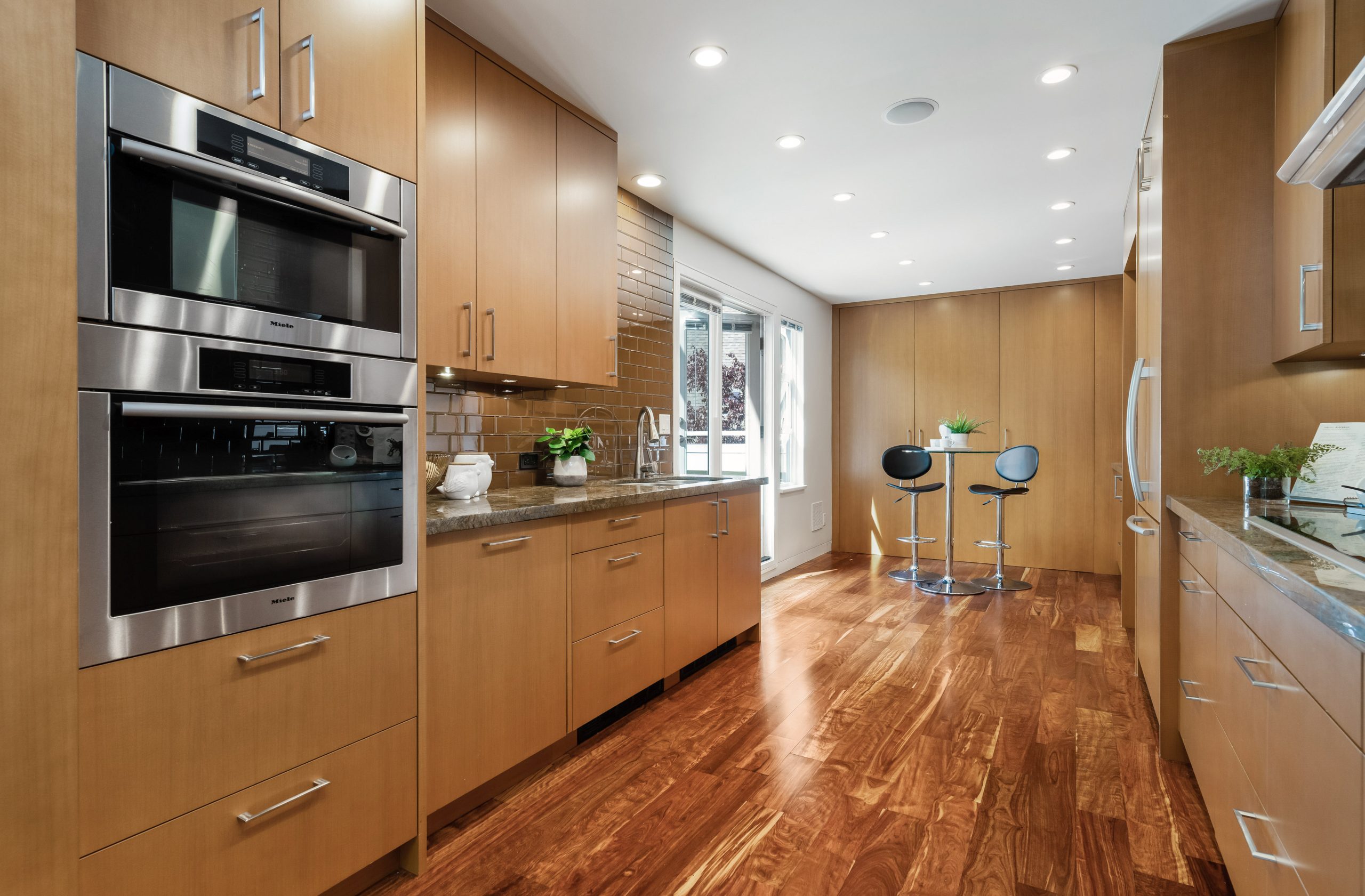 301-3393 CAPILANO CRESCENT, NORTH VANCOUVER 12