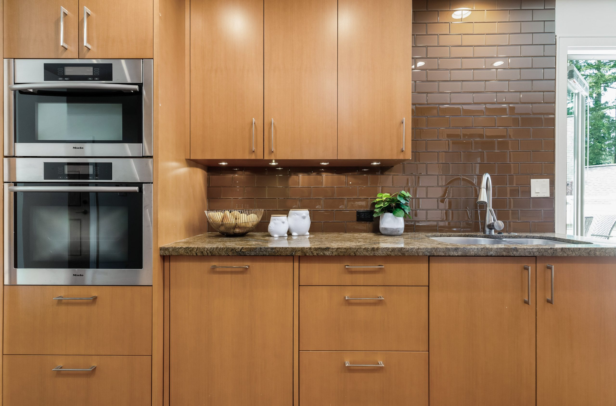 301-3393 CAPILANO CRESCENT, NORTH VANCOUVER 13