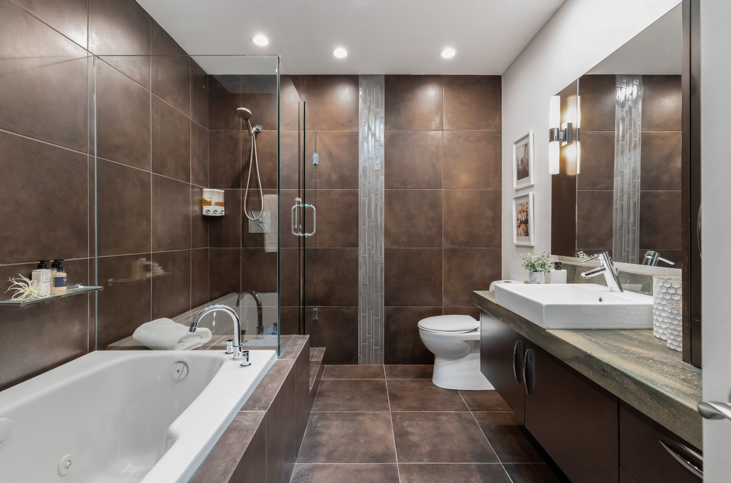 301-3393 CAPILANO CRESCENT, NORTH VANCOUVER 22