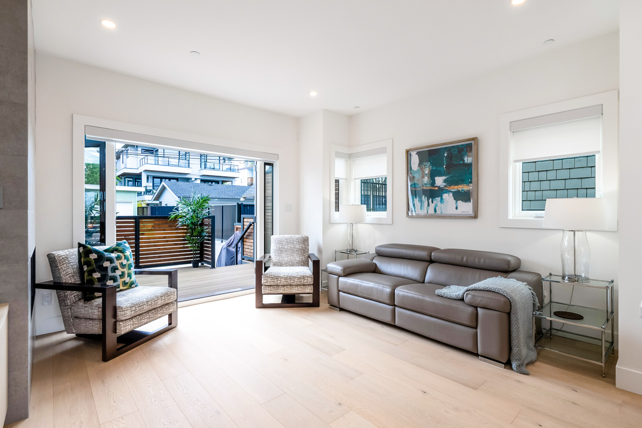 1-240 W 6TH STREET, NORTH VANCOUVER 8