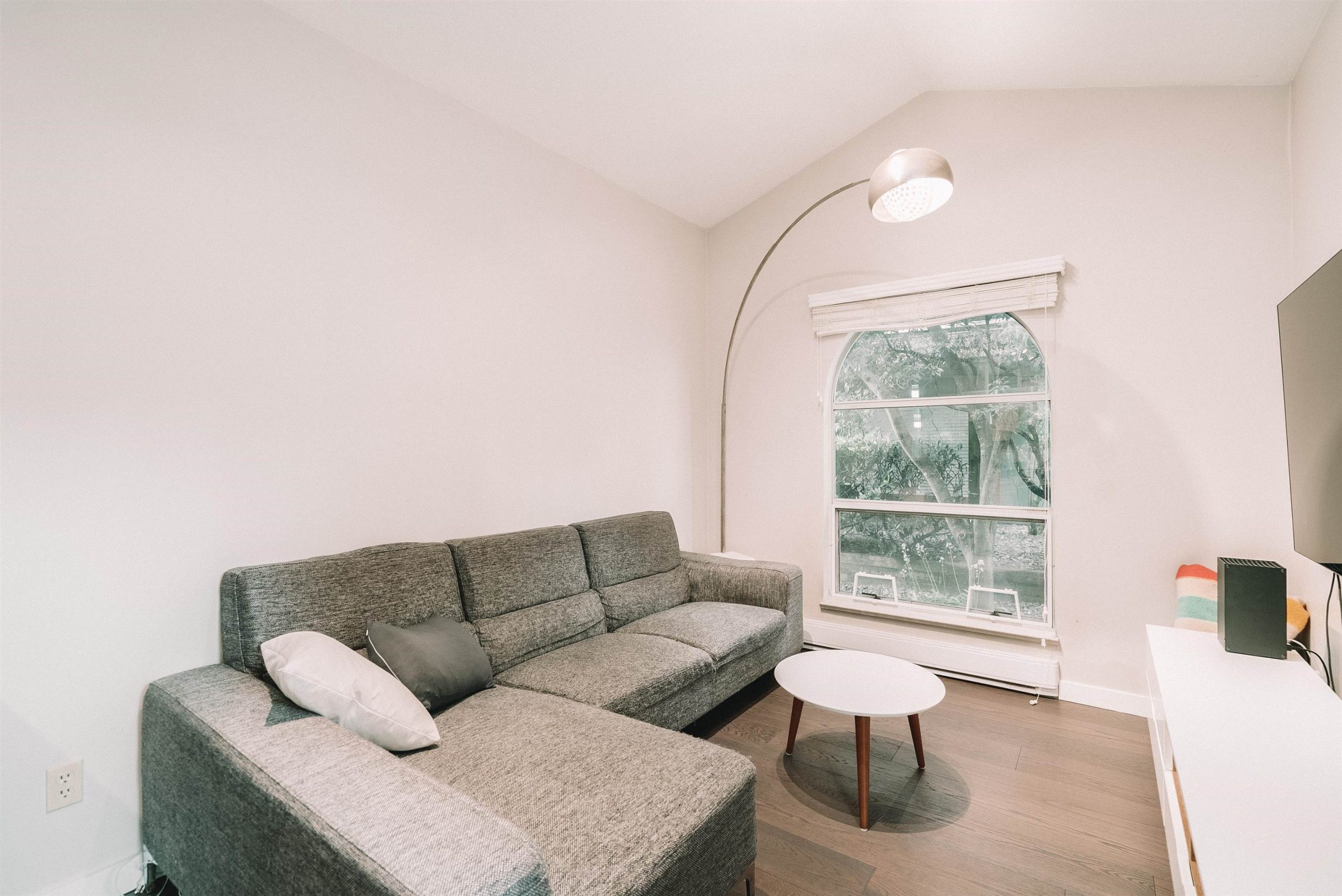 37-900 W 17TH STREET, NORTH VANCOUVER 11