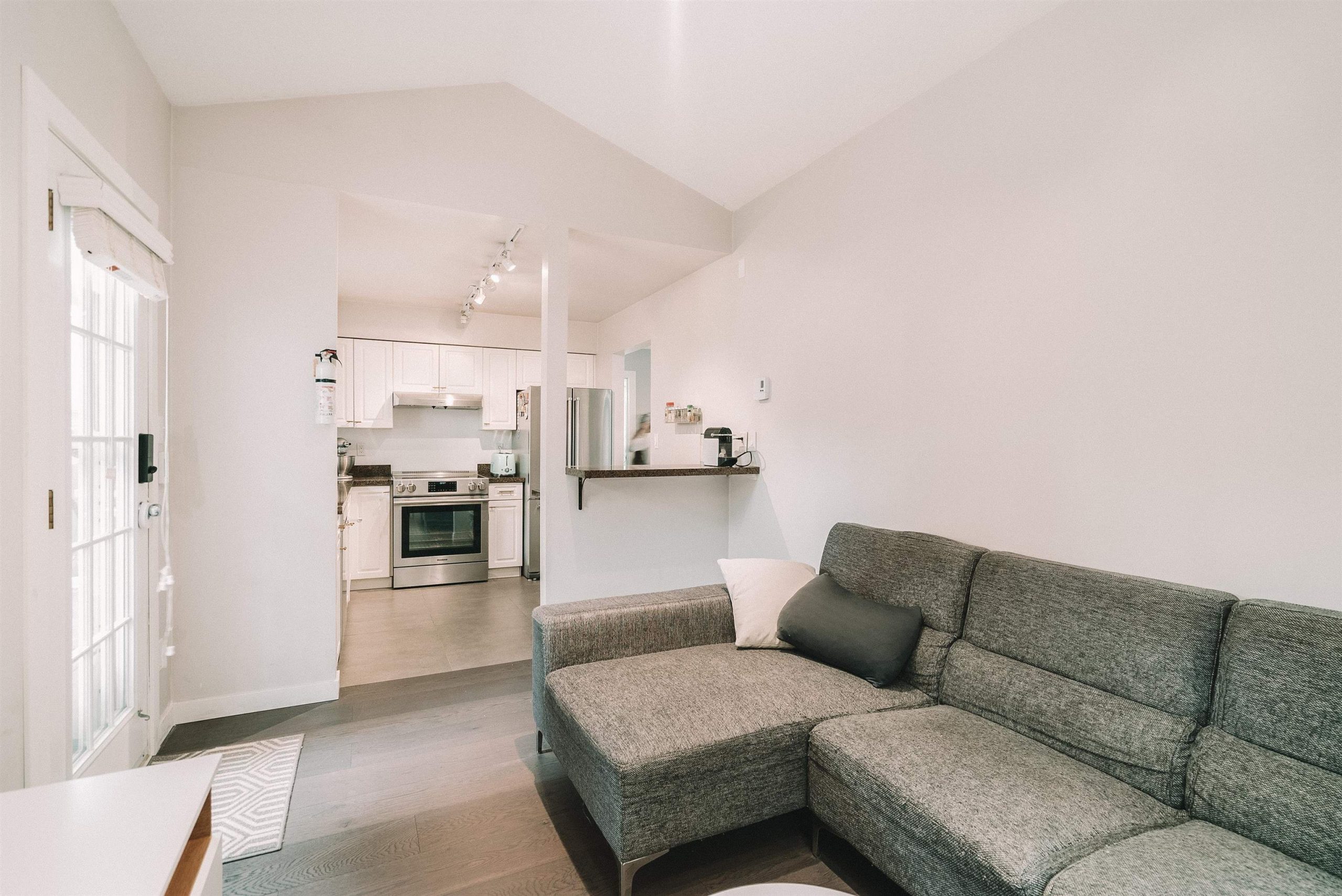 37-900 W 17TH STREET, NORTH VANCOUVER 12