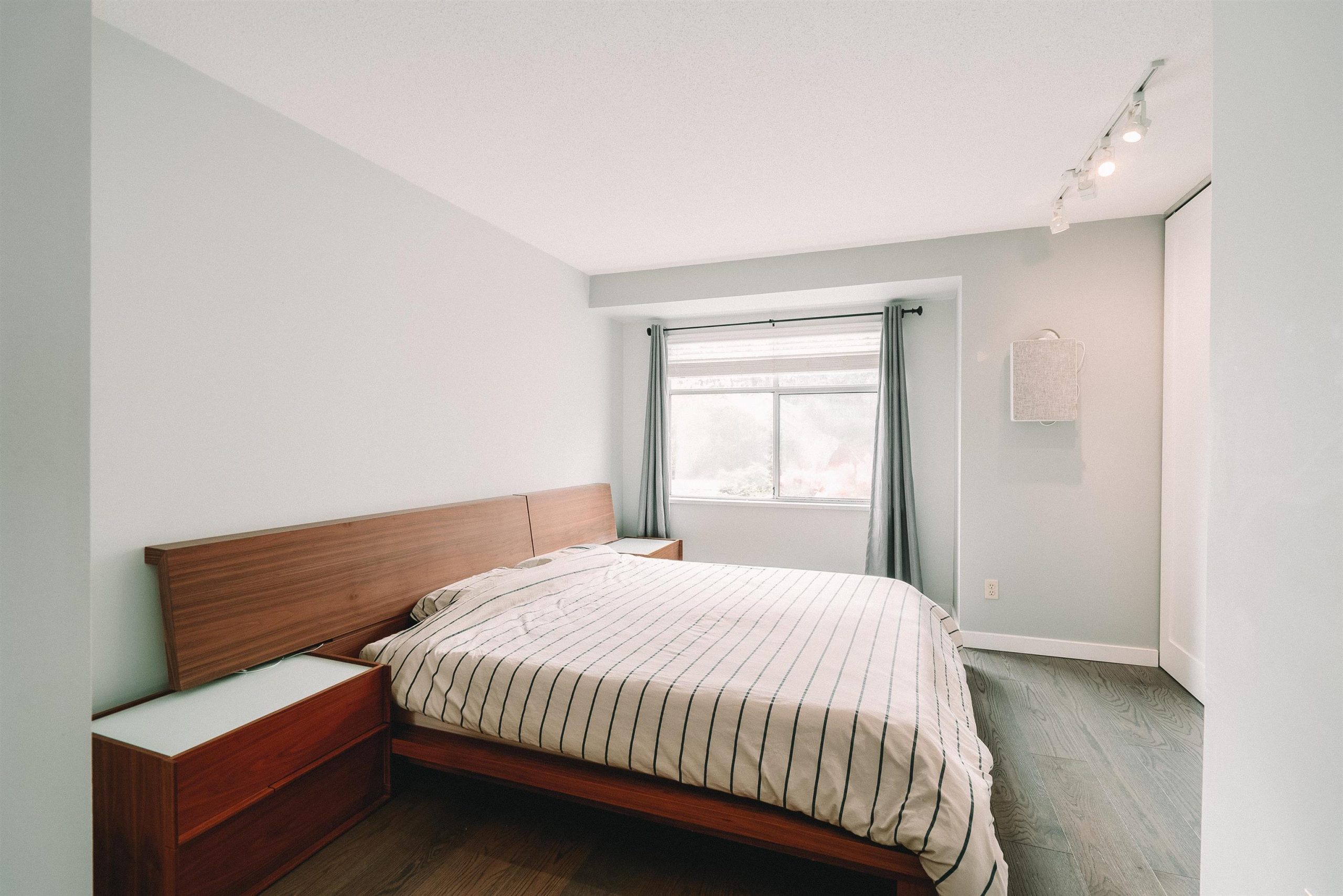 37-900 W 17TH STREET, NORTH VANCOUVER 14