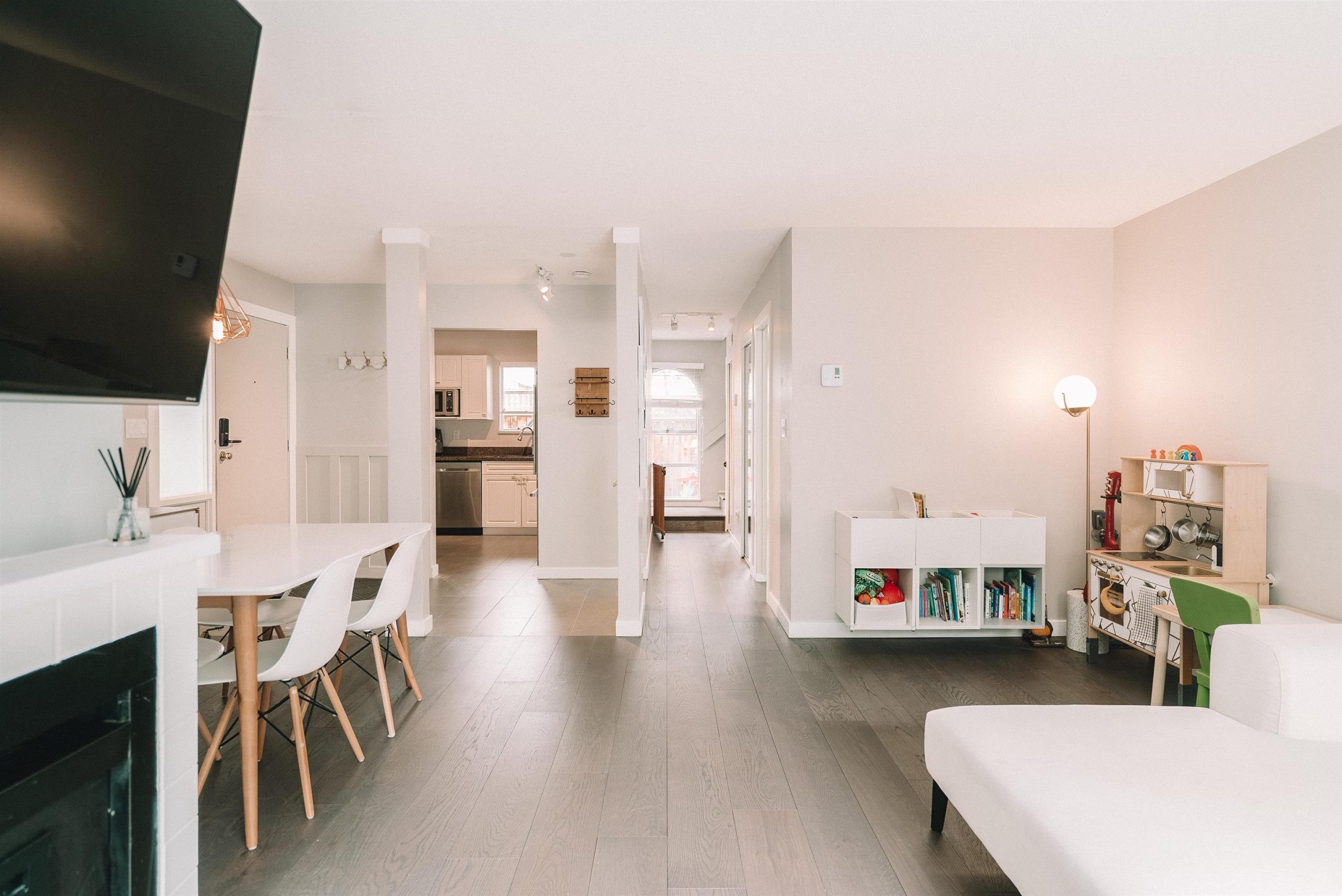37-900 W 17TH STREET, NORTH VANCOUVER 7