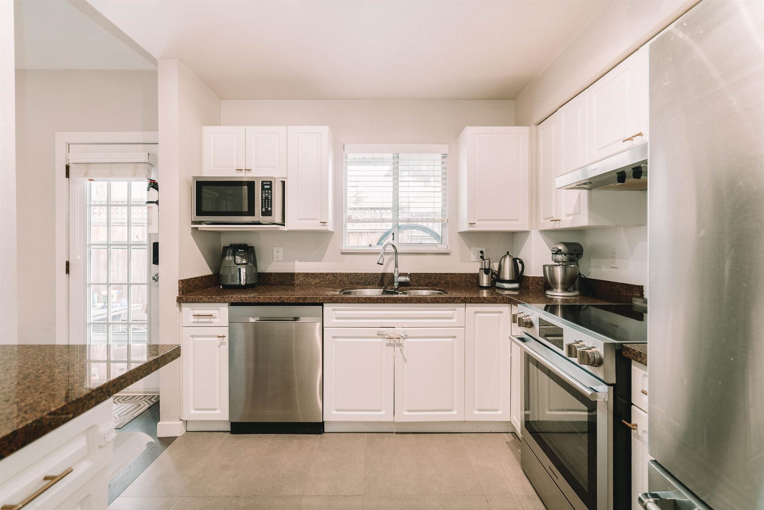 37-900 W 17TH STREET, NORTH VANCOUVER 8