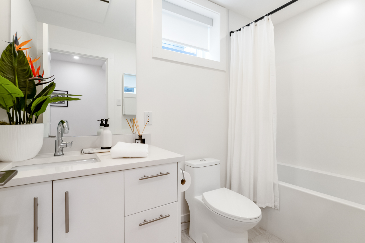 1-240 W 6TH STREET, NORTH VANCOUVER 19