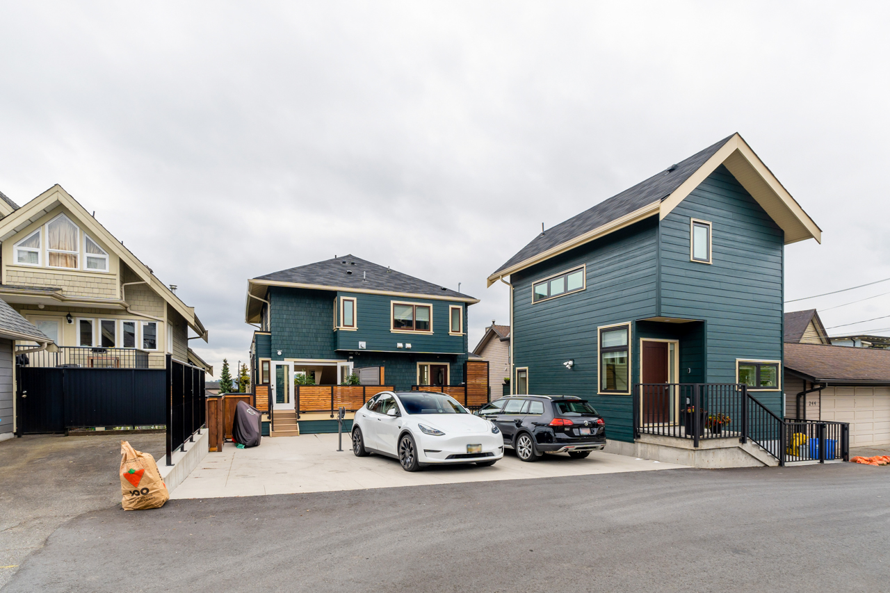1-240 W 6TH STREET, NORTH VANCOUVER 32