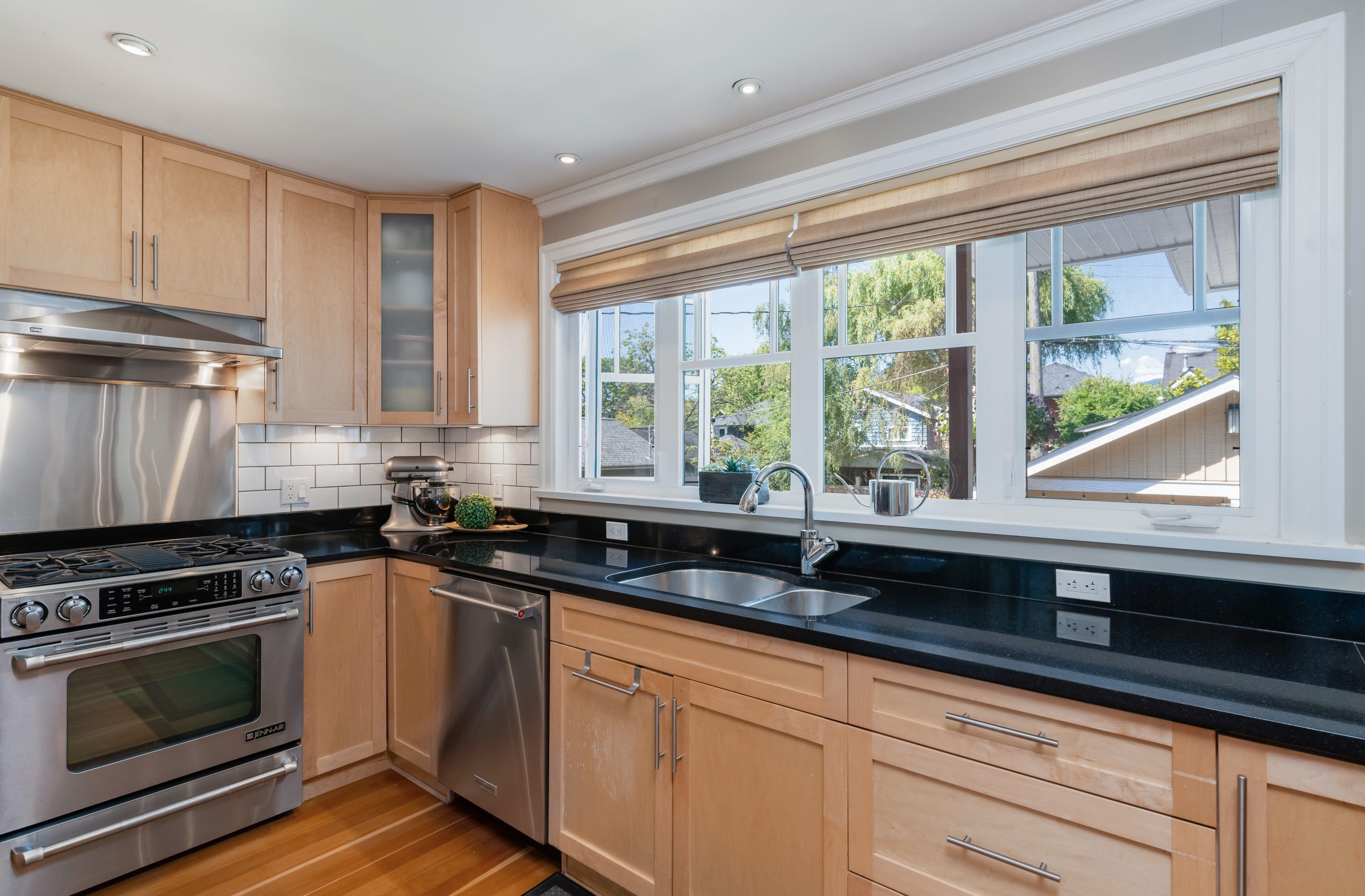3565 W13th AVENUE, VANCOUVER 19