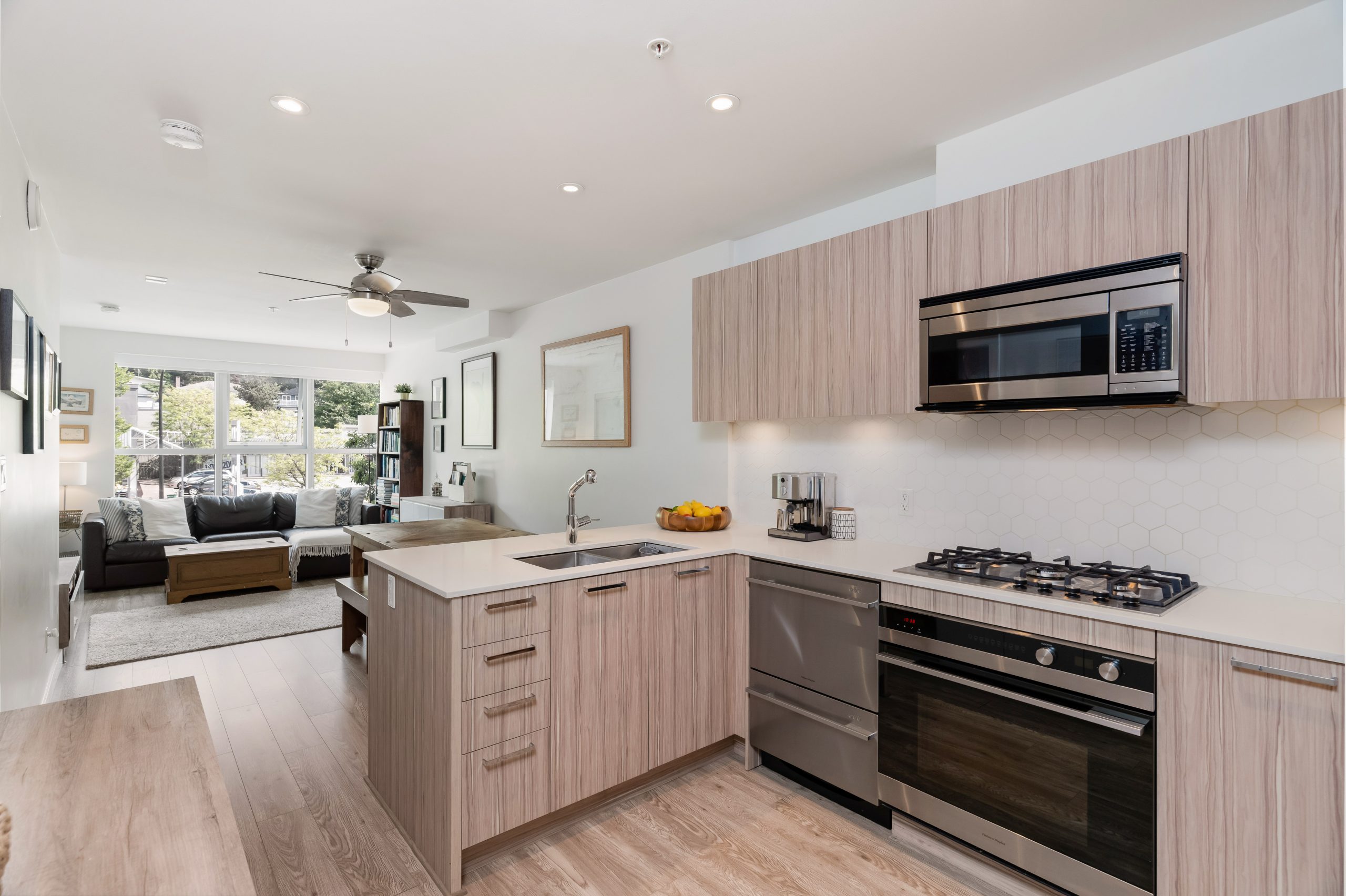 216 1061 Marine Drive, north Vancouver