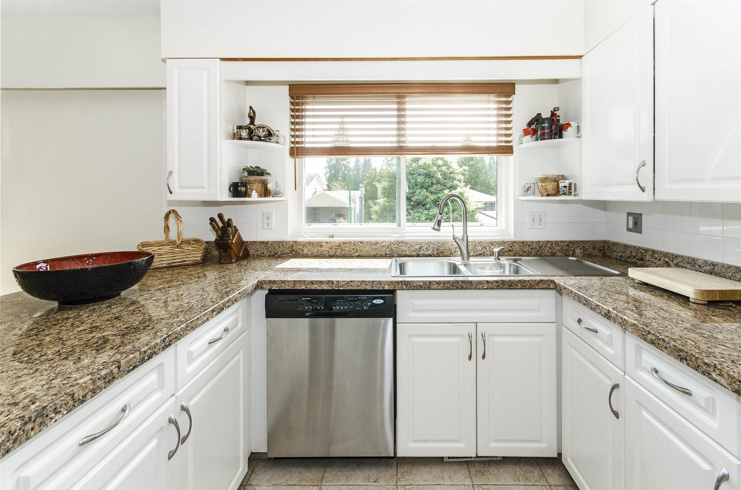 1718 PLATT CRESCENT, NORTH VANCOUVER 4