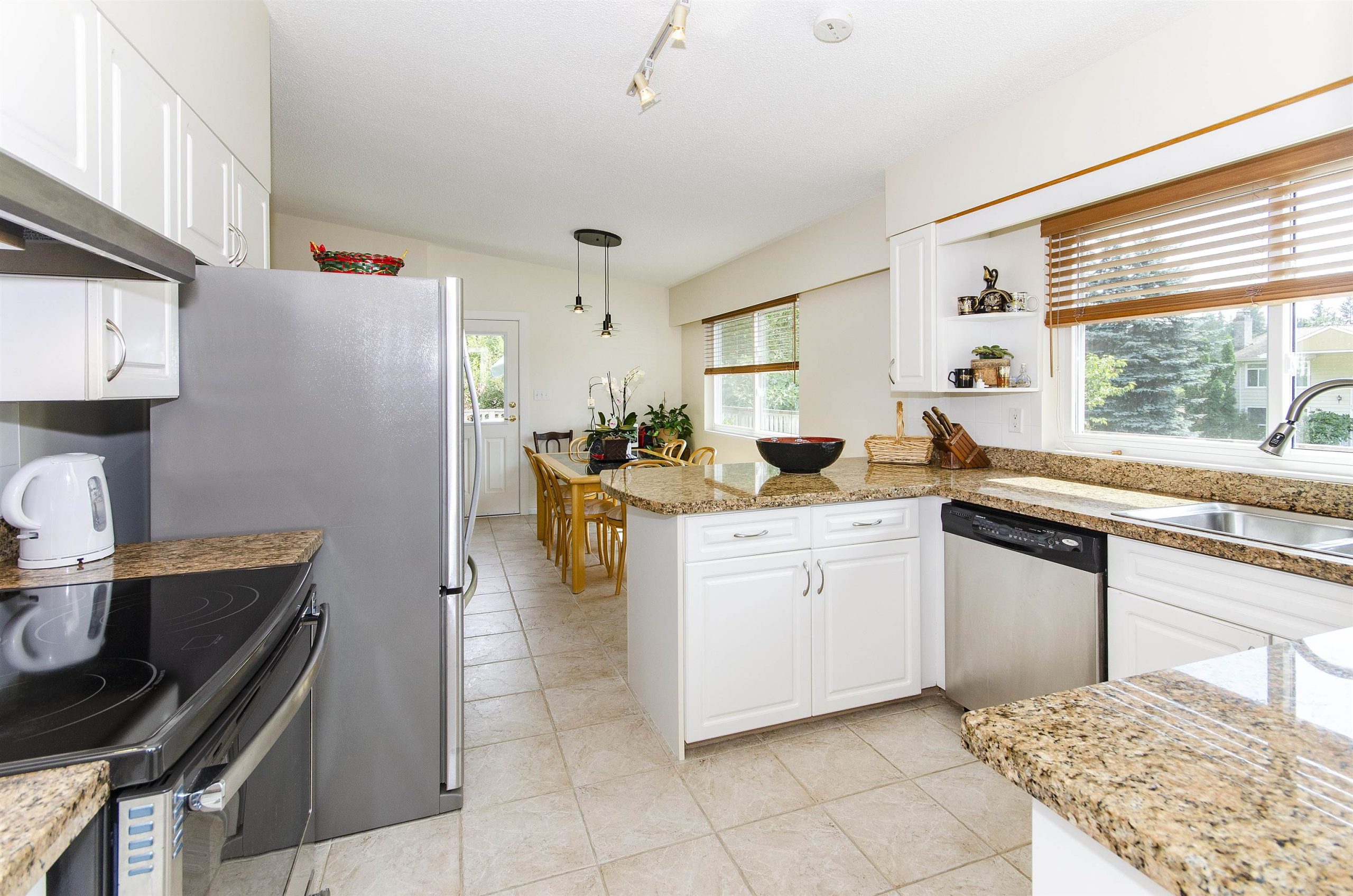 1718 PLATT CRESCENT, NORTH VANCOUVER 6