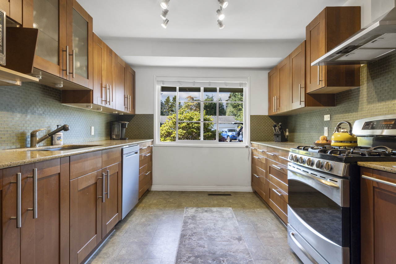 1286 Silverwood Crescent, North Vancouver 6