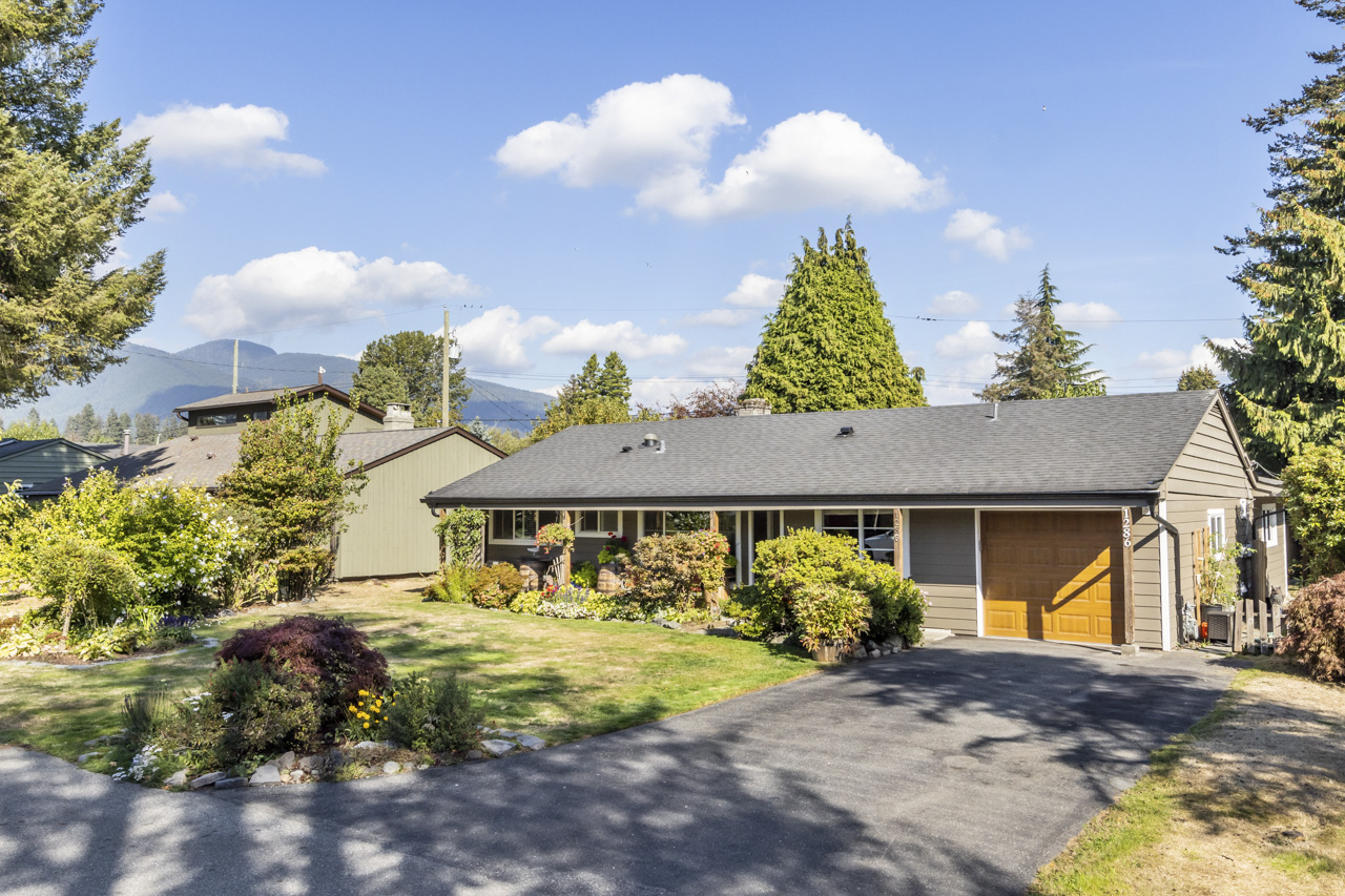 1286 Silverwood Crescent, North Vancouver 28