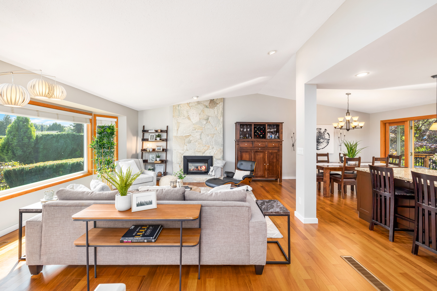 2271 Ennerdale Road, North Vancouver 2