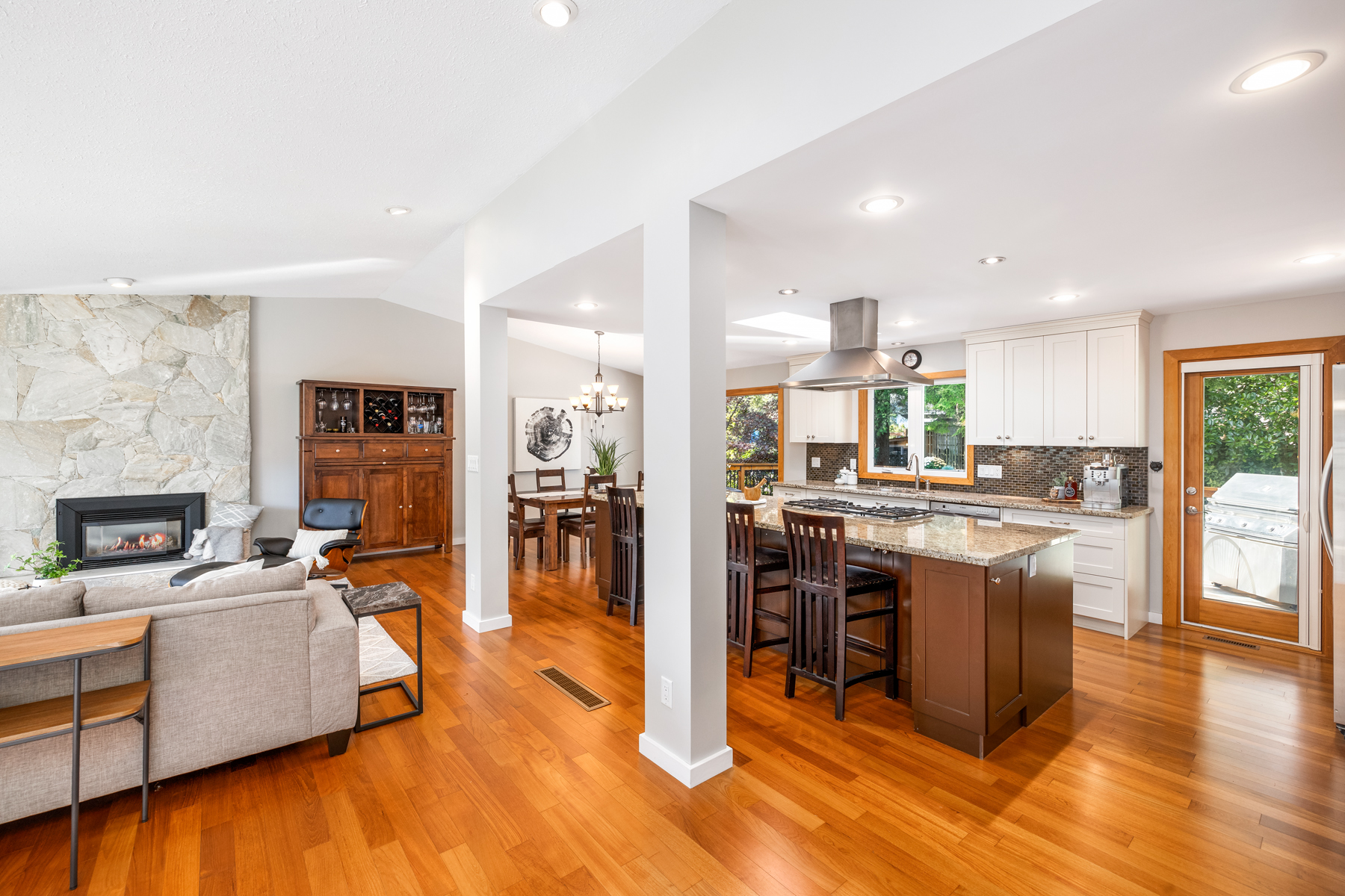2271 Ennerdale Road, North Vancouver 4