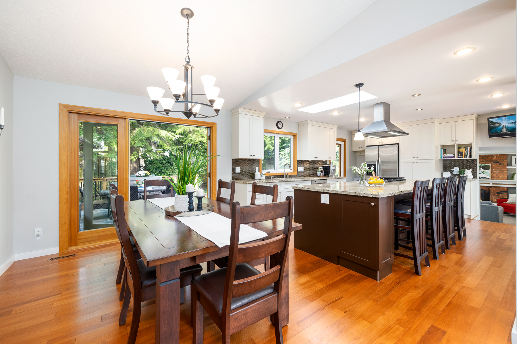 2271 Ennerdale Road, North Vancouver 14