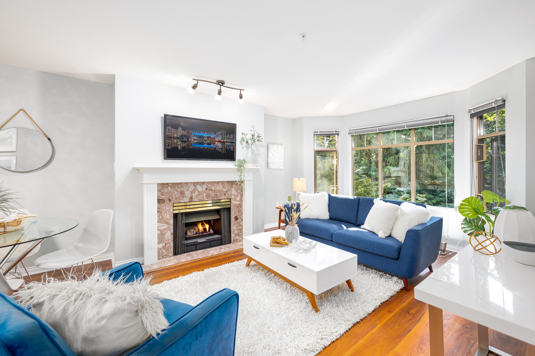 412-2059 Chesterfield Avenue, North Vancouver