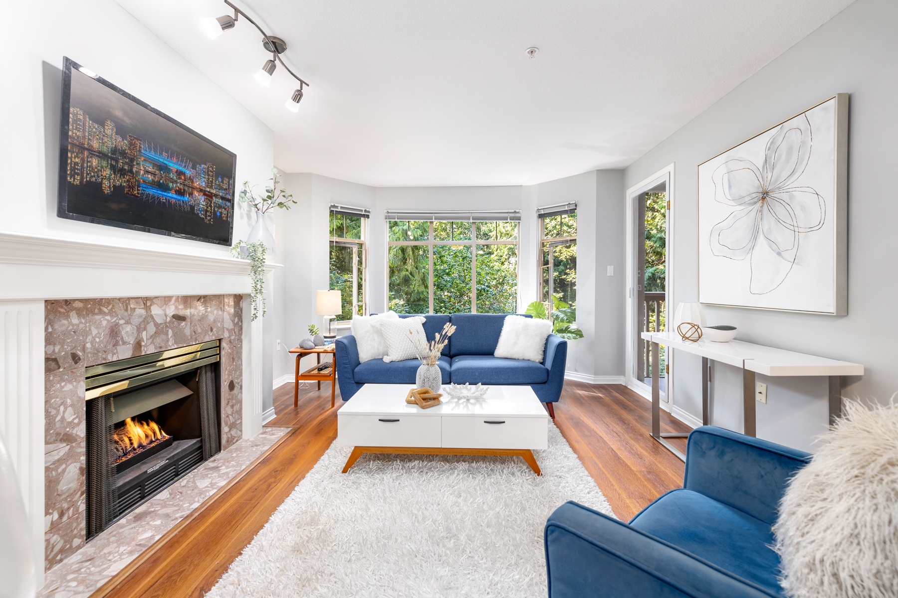 412-2059 Chesterfield Avenue, North Vancouver 2