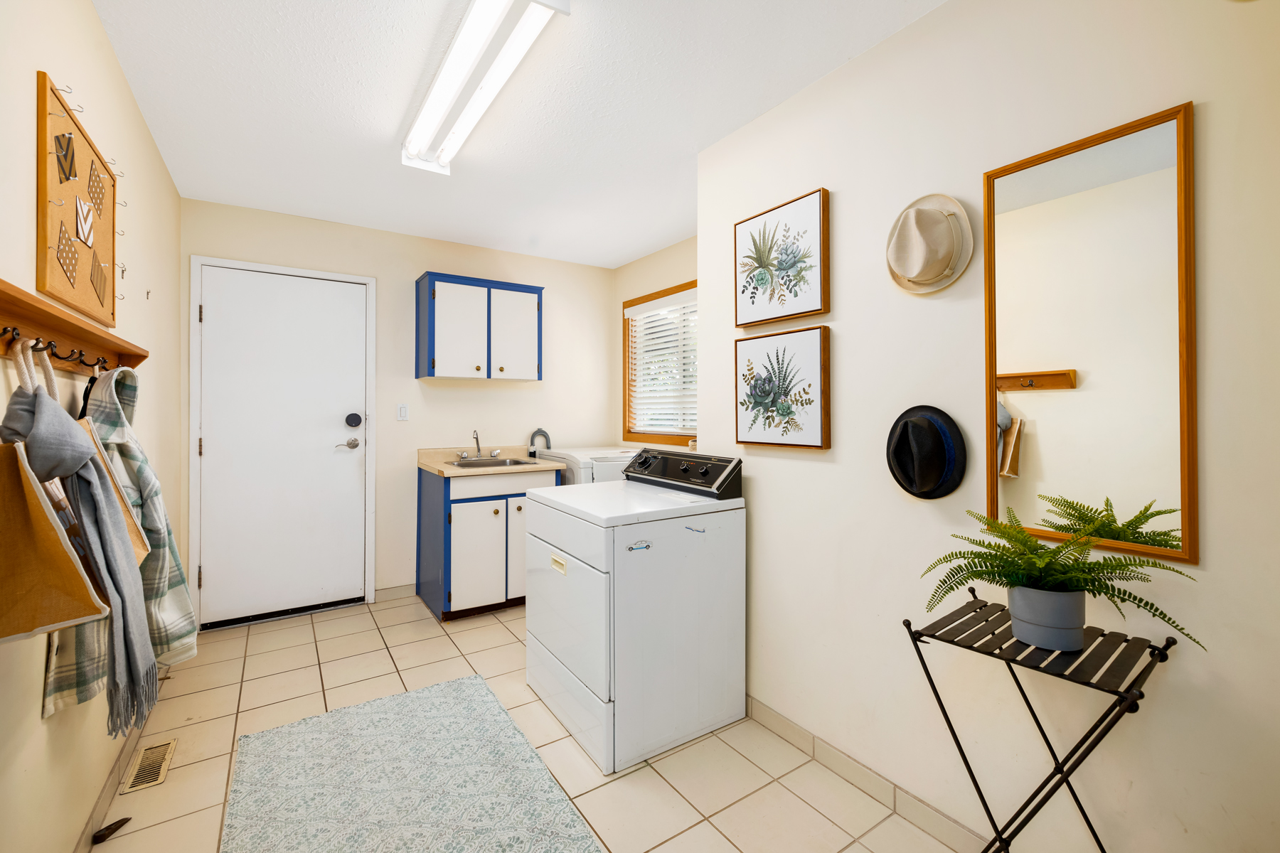 2271 Ennerdale Road, North Vancouver 31