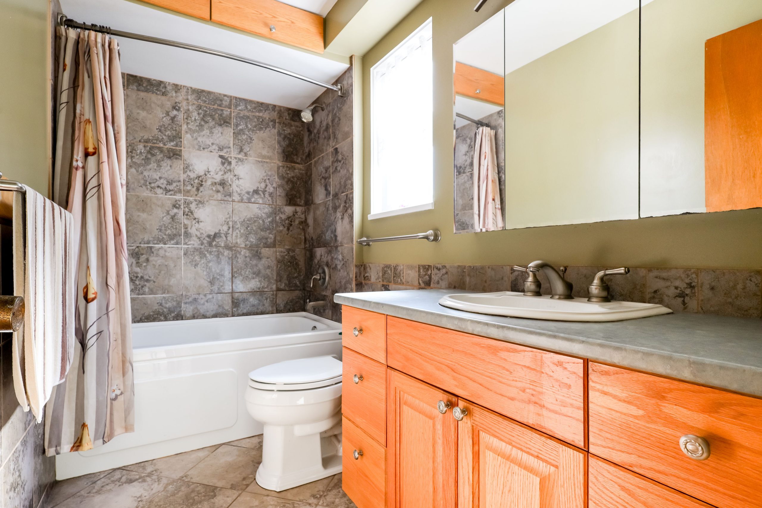 2252 Edgemont Blvd, North Vancouver 16