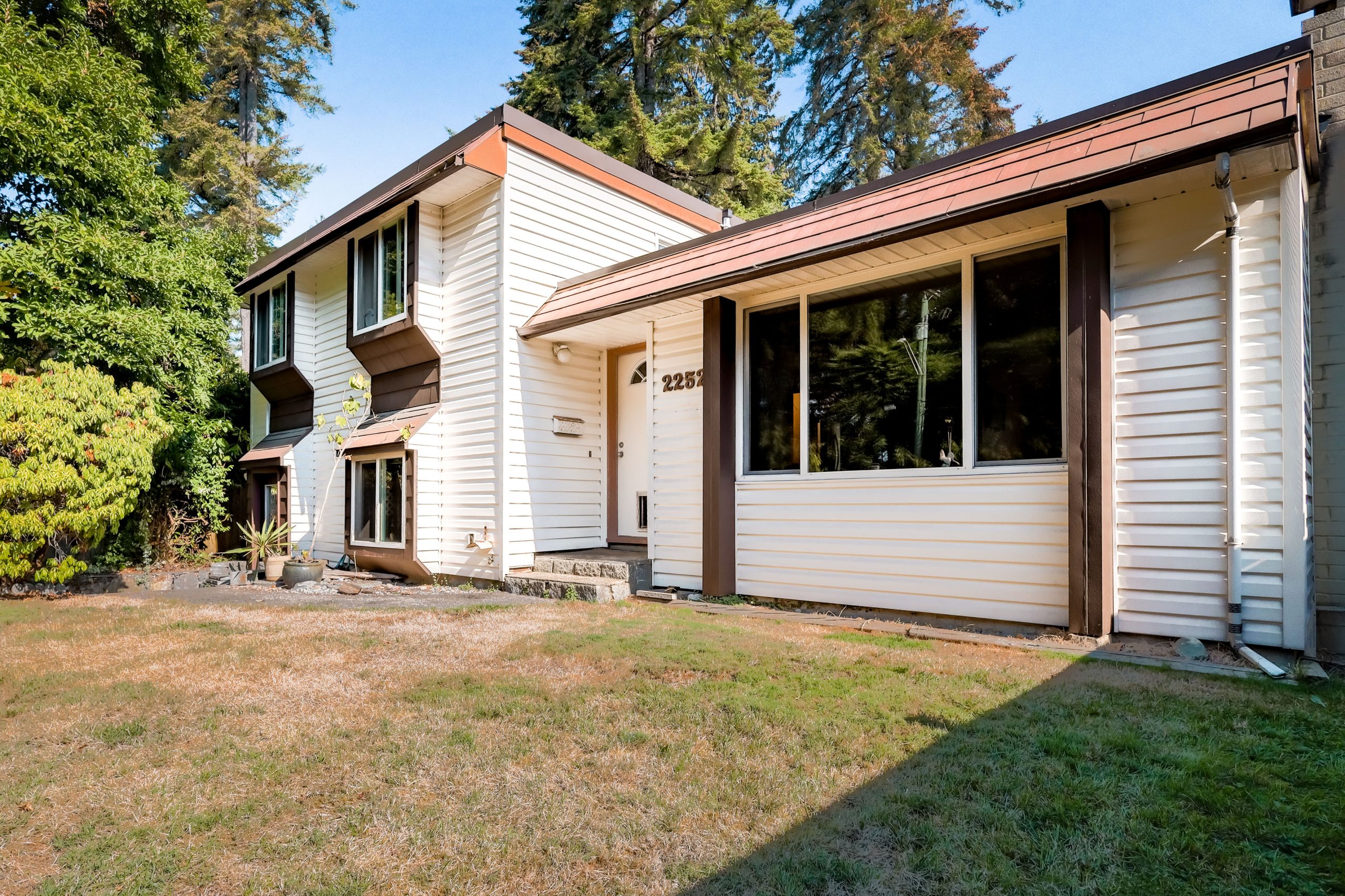 2252 Edgemont Blvd, North Vancouver