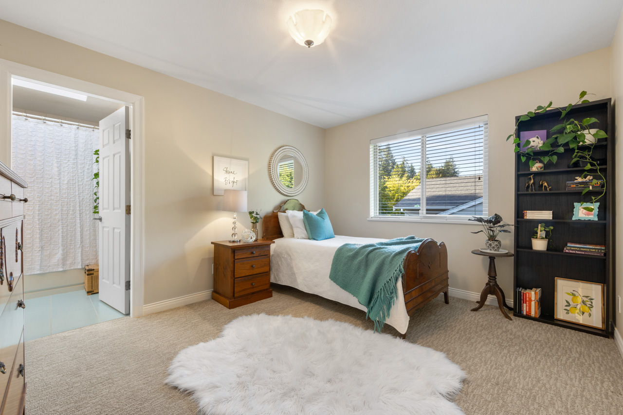 4400 LIONS AVENUE, NORTH VANCOUVER 26