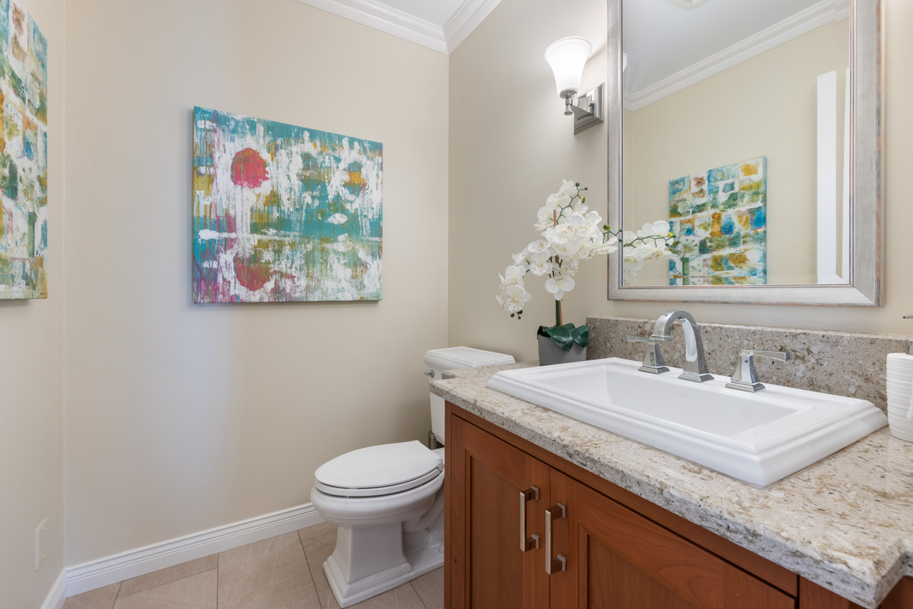 4400 LIONS AVENUE, NORTH VANCOUVER 27