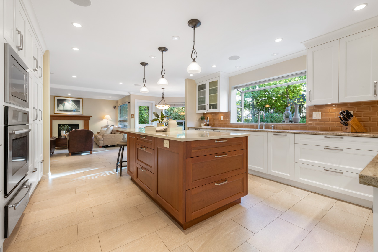 4400 LIONS AVENUE, NORTH VANCOUVER 8