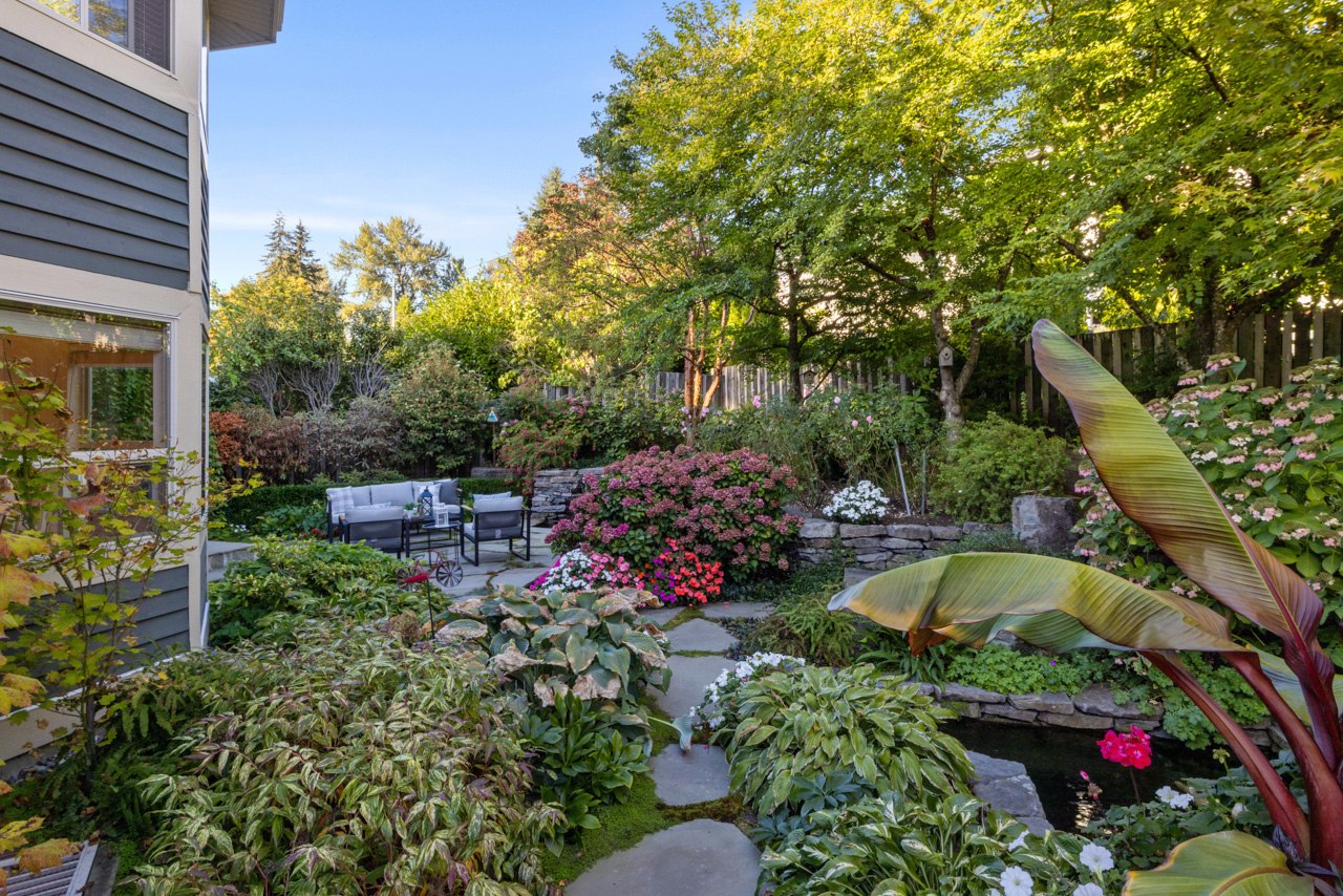 4400 LIONS AVENUE, NORTH VANCOUVER 32