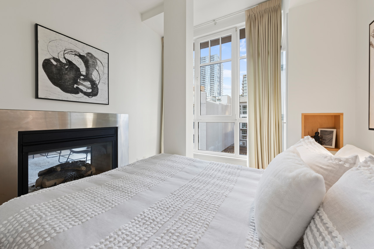 601-1072 HAMILTON STREET, VANCOUVER 16