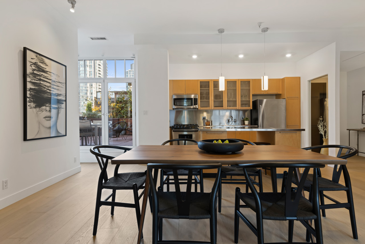 601-1072 HAMILTON STREET, VANCOUVER 10