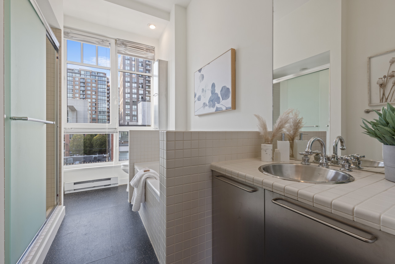 601-1072 HAMILTON STREET, VANCOUVER 17