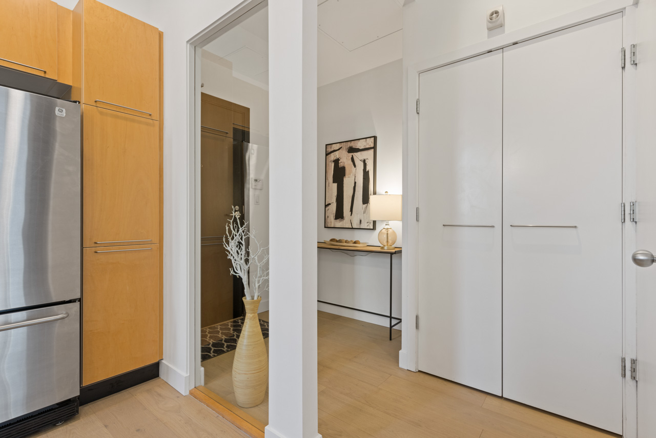 601-1072 HAMILTON STREET, VANCOUVER 13