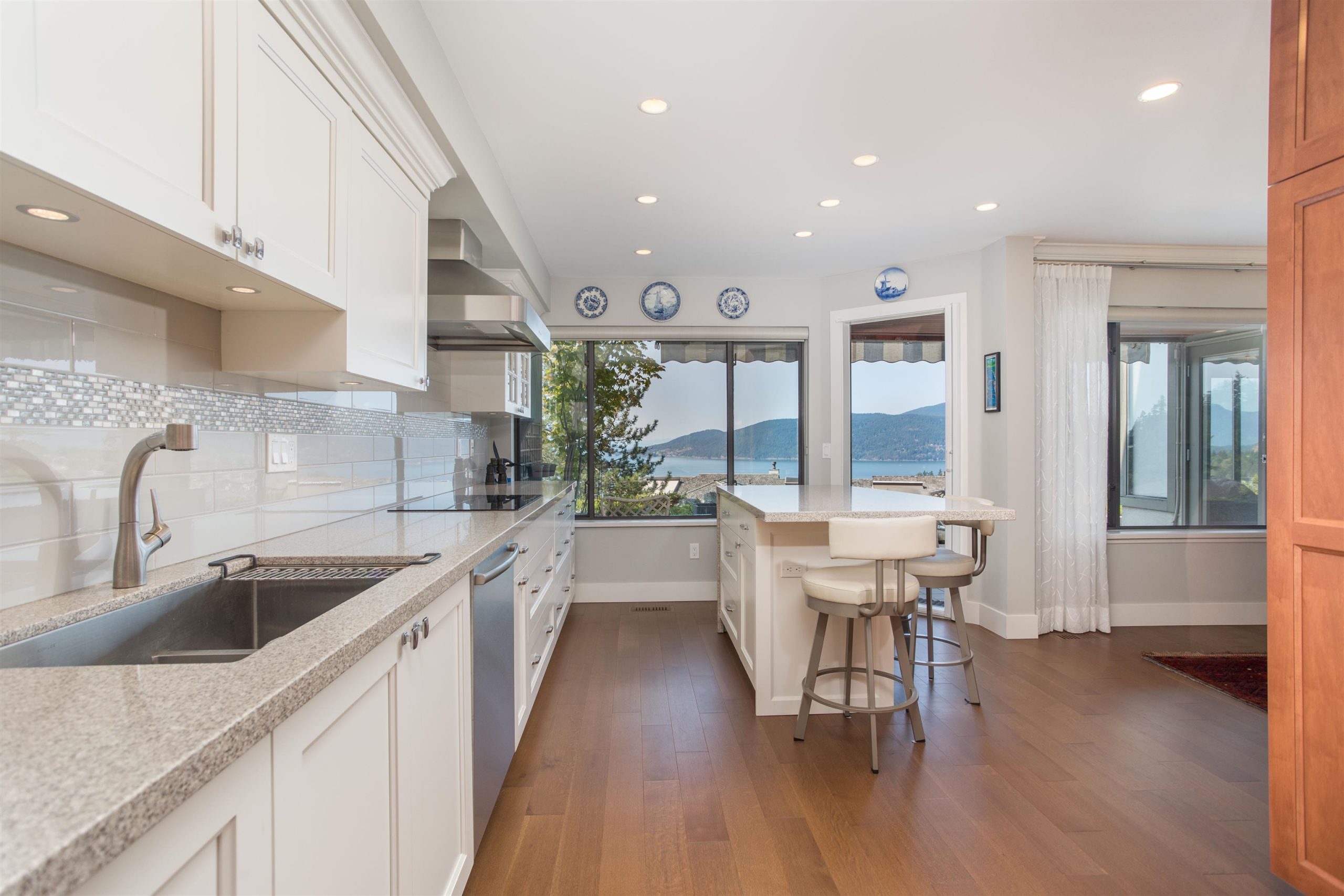 5466 MEADFEILD LANE, WEST VANCOUVER 18
