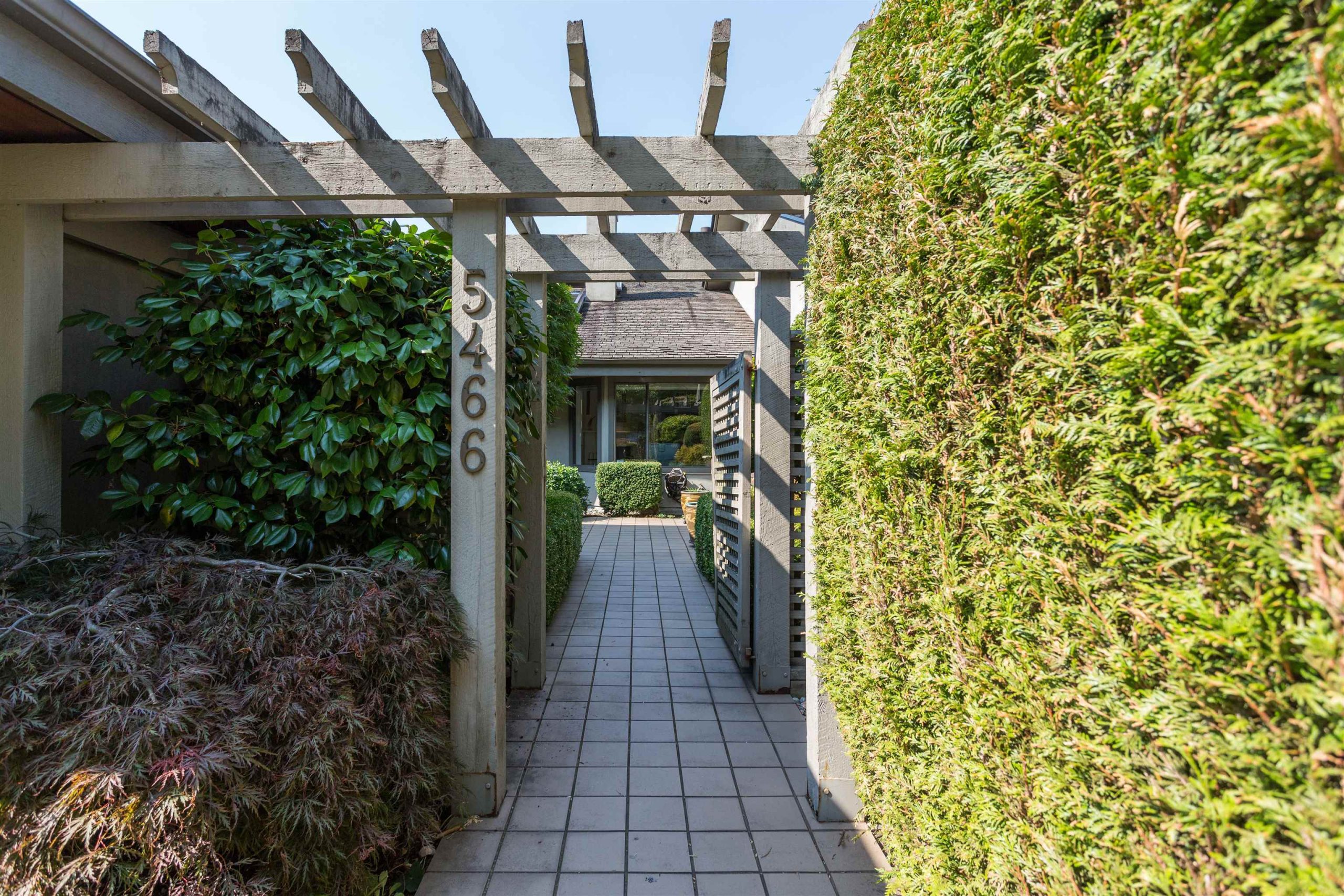 5466 MEADFEILD LANE, WEST VANCOUVER 38