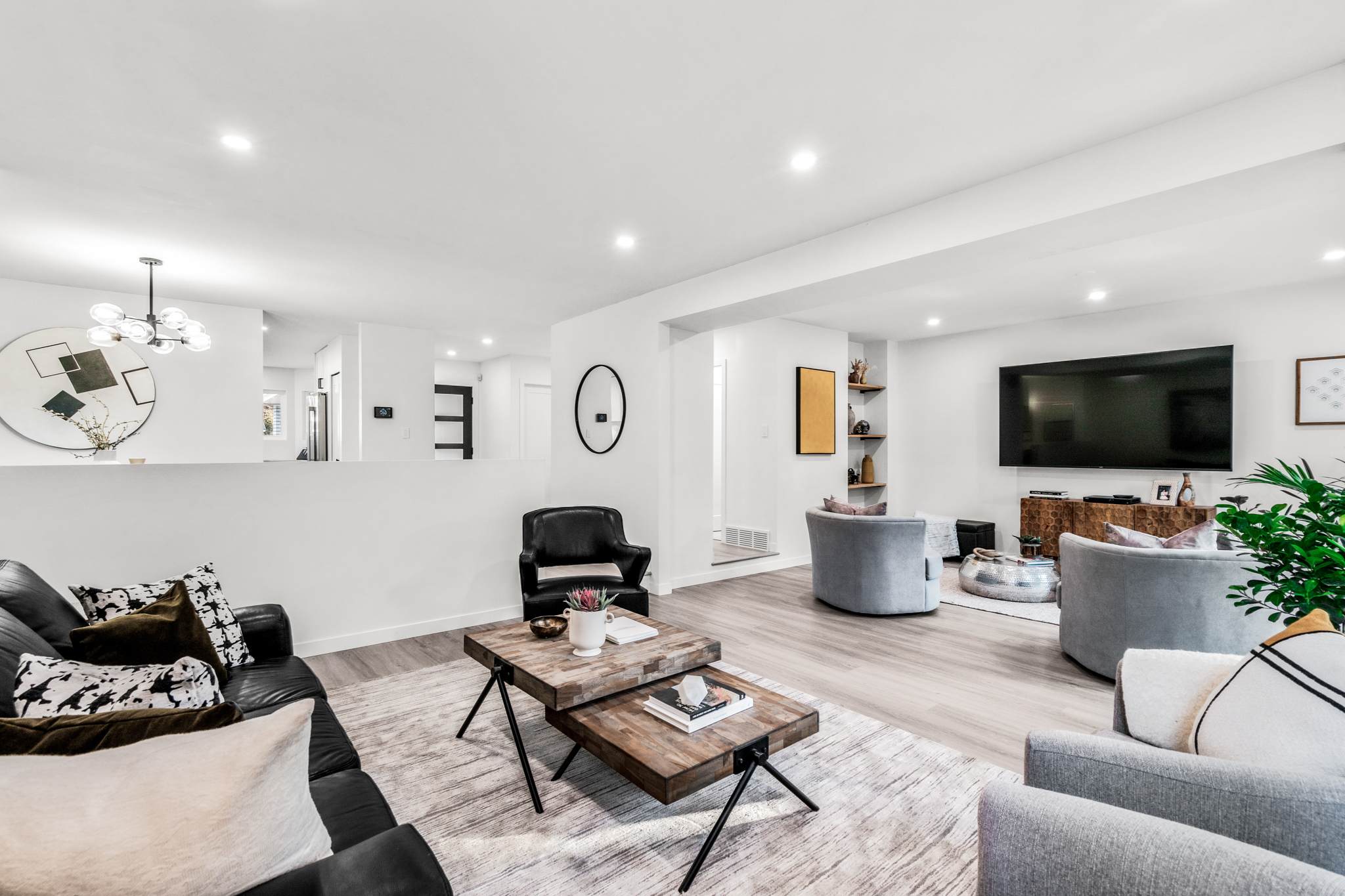 861 Porteau Place
North Vancouver, BC 16