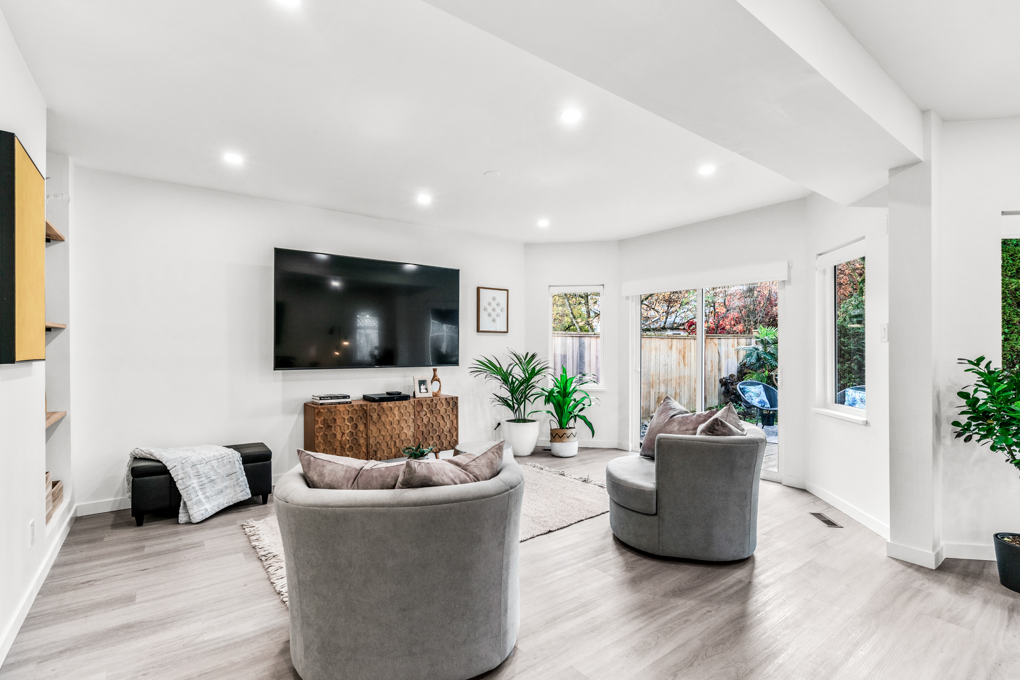 861 Porteau Place
North Vancouver, BC 13