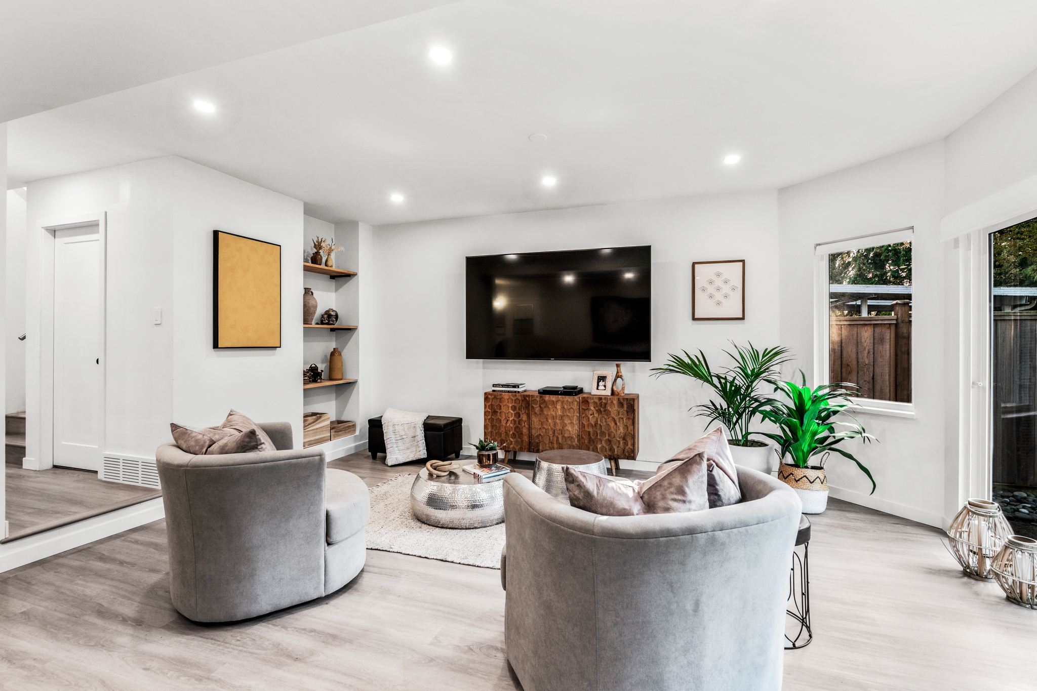 861 Porteau Place
North Vancouver, BC 12