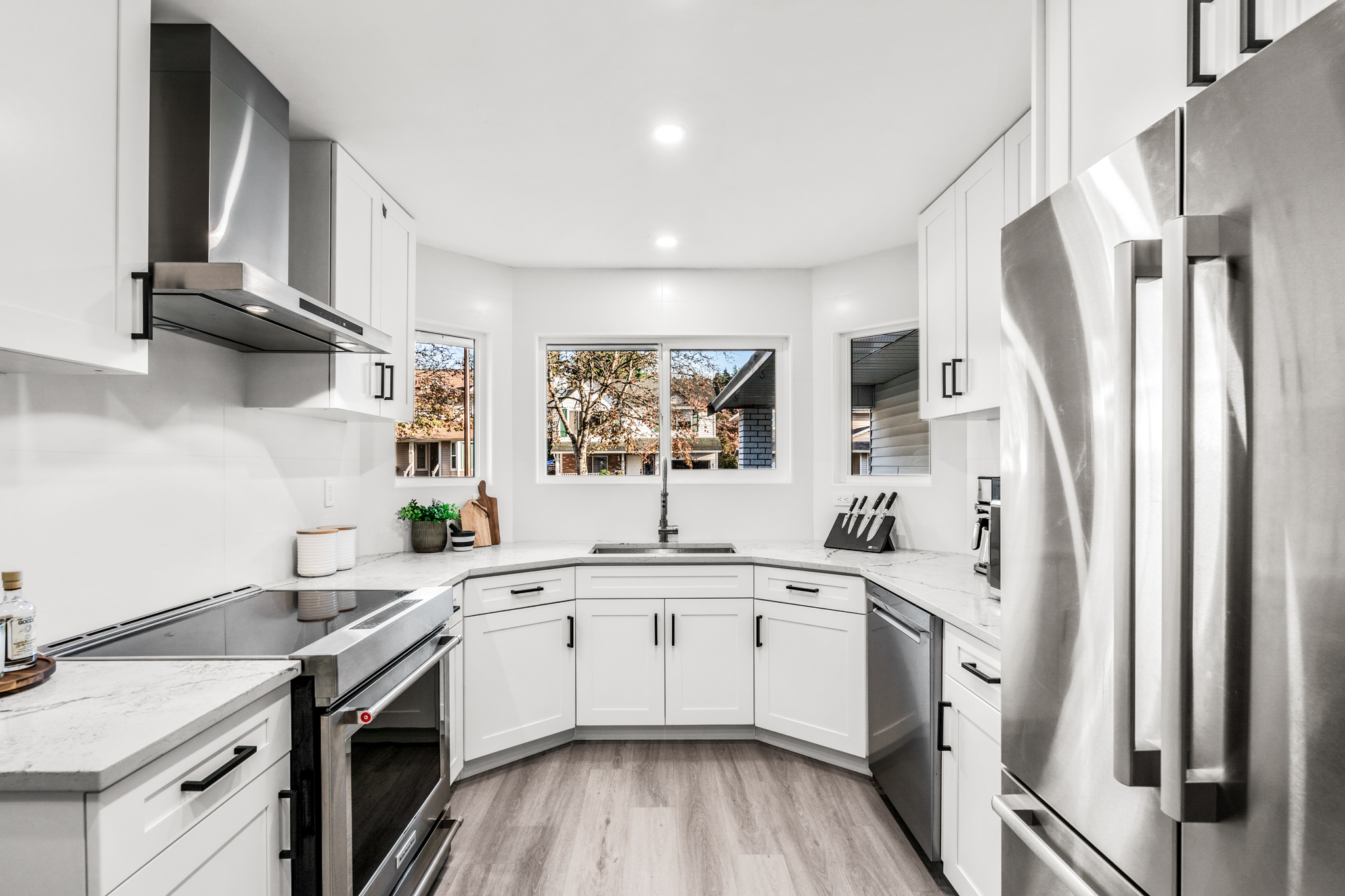 861 Porteau Place
North Vancouver, BC 27