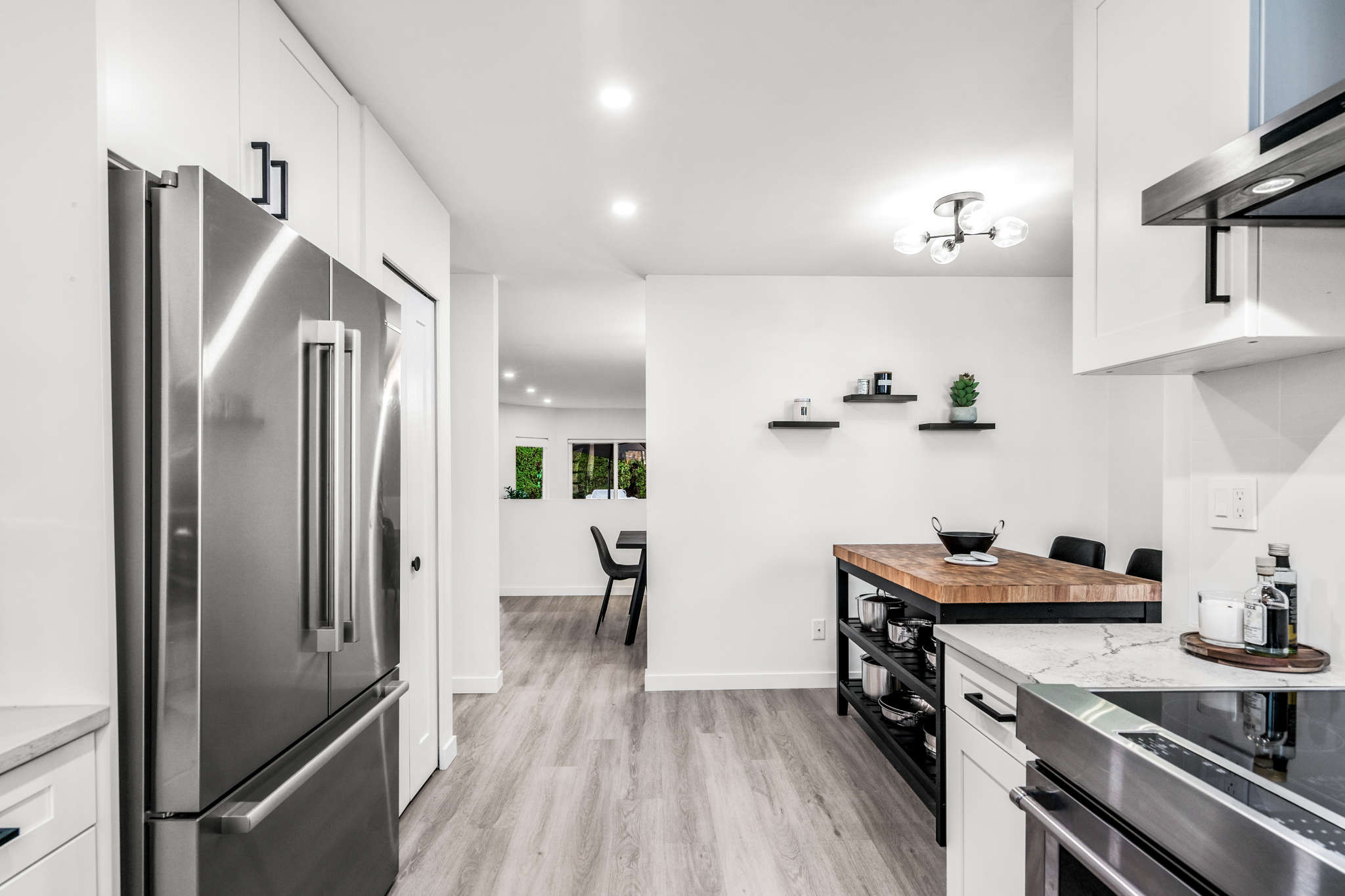 861 Porteau Place
North Vancouver, BC 23