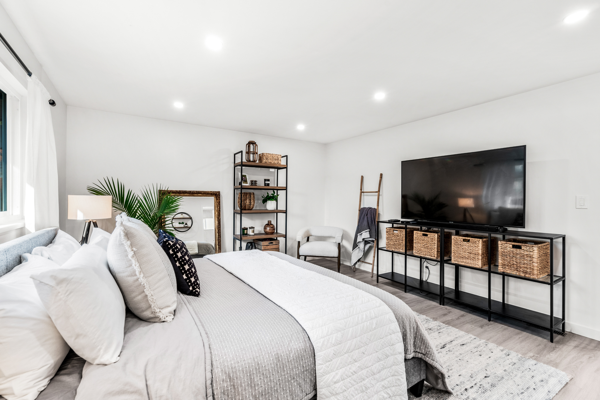 861 Porteau Place
North Vancouver, BC 33