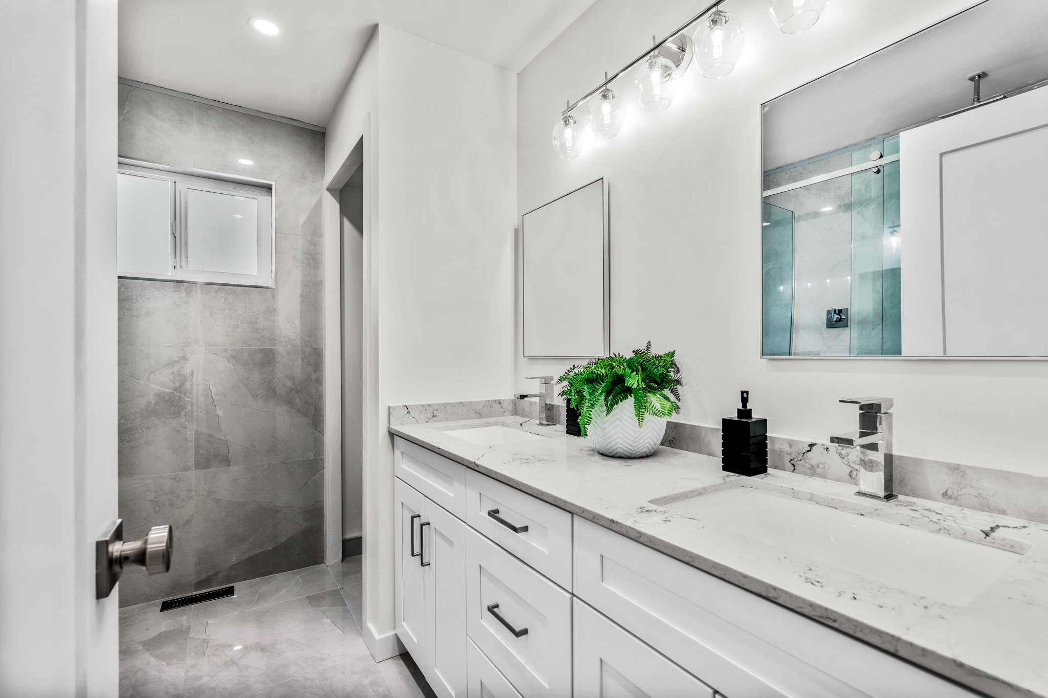 861 Porteau Place
North Vancouver, BC 37
