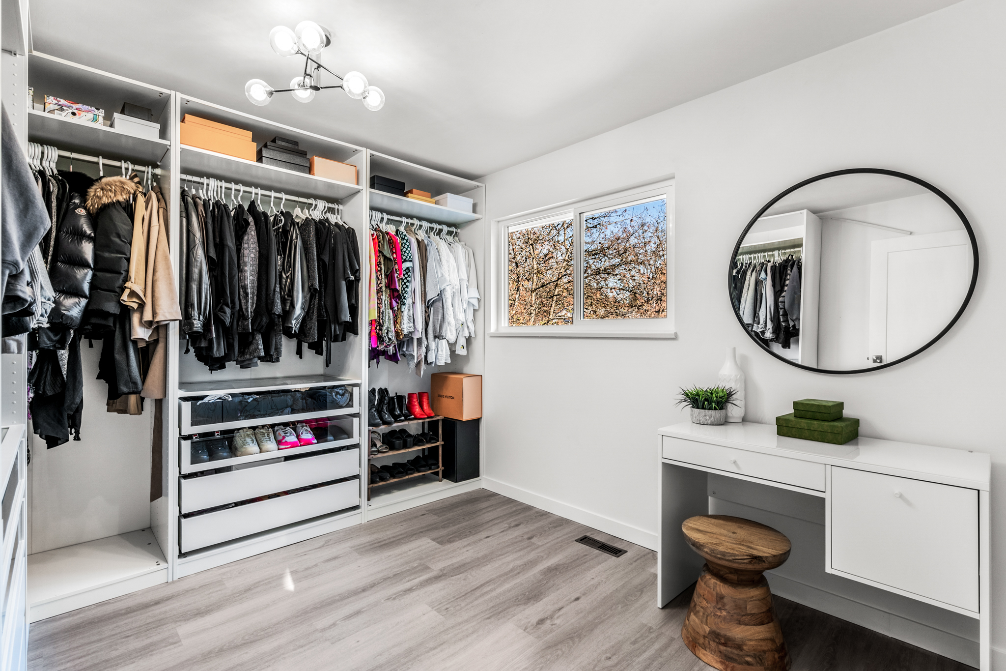 861 Porteau Place
North Vancouver, BC 35