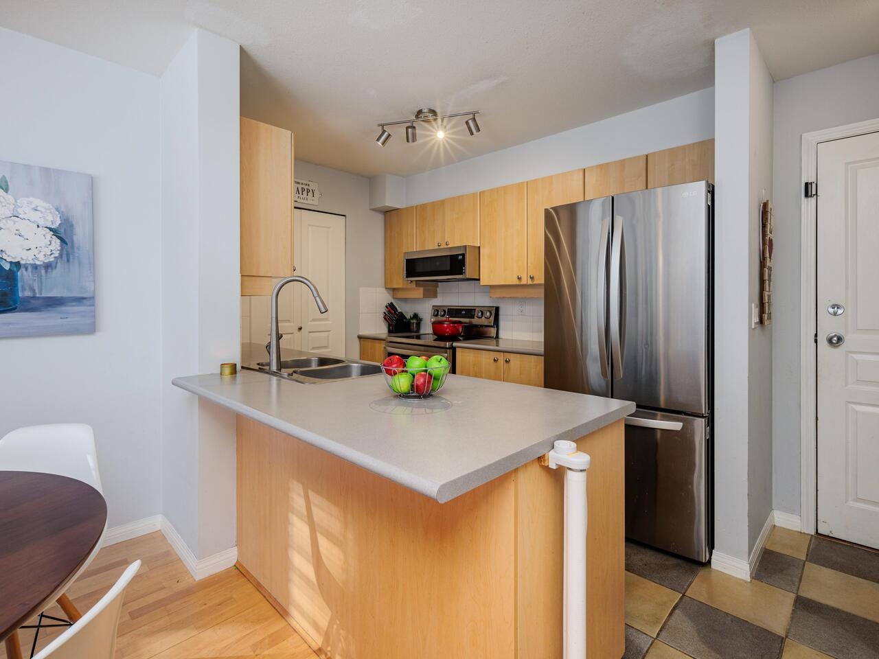 207 3235 W 4TH AVENUE, VANCOUVER 14